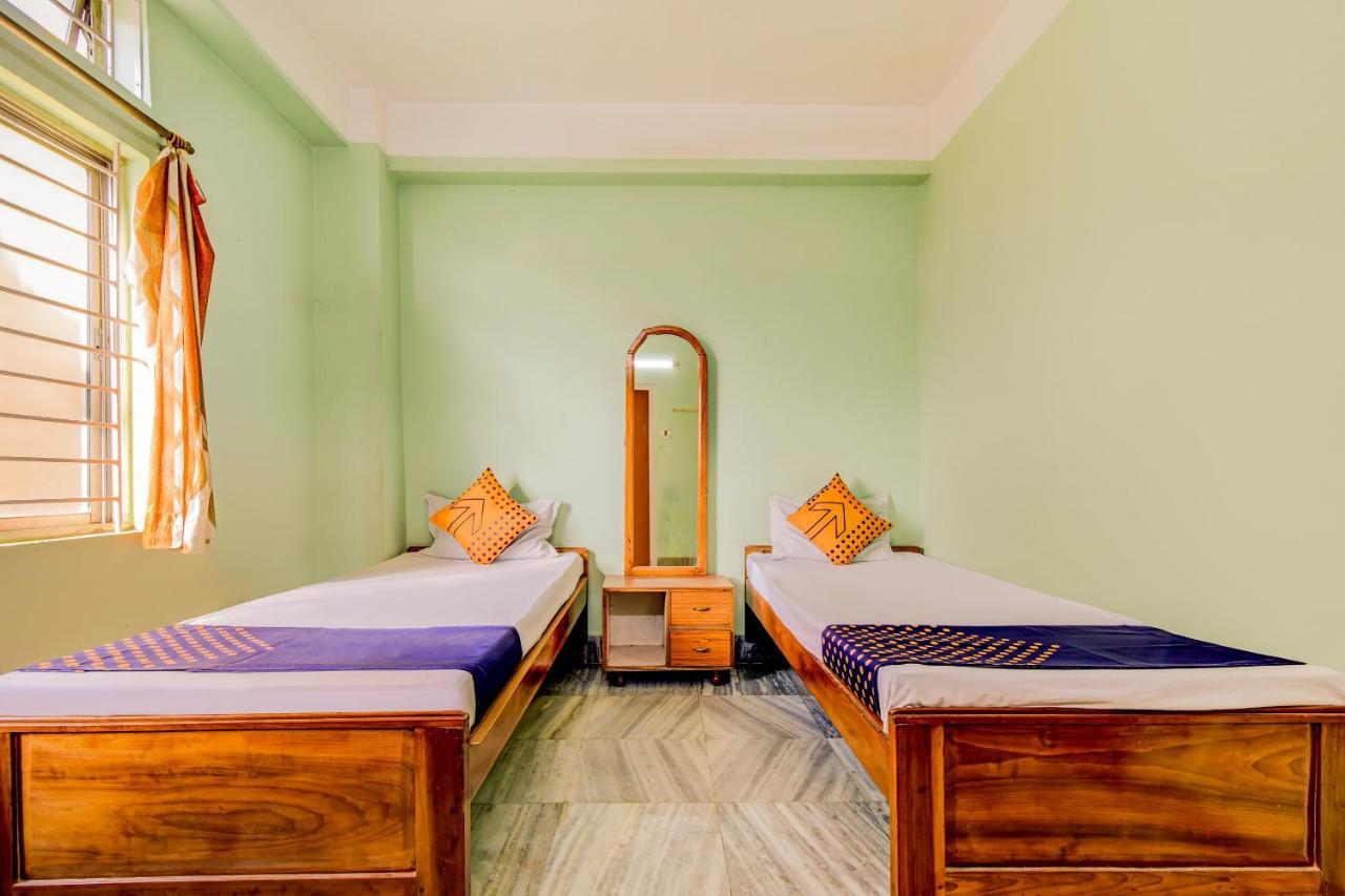 Oyo 63538 Hotel Lotus 1 Khanapara Eksteriør bilde