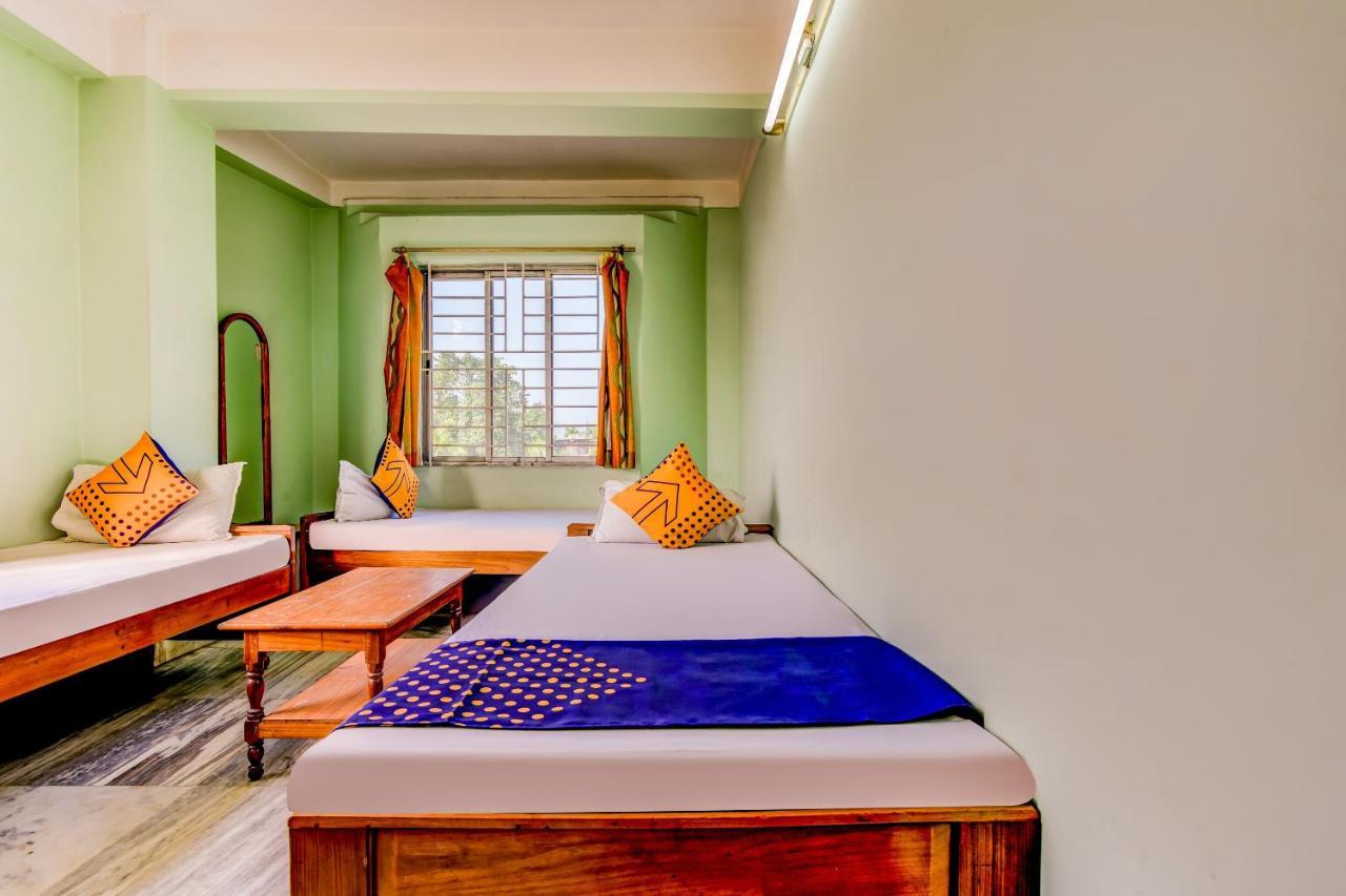 Oyo 63538 Hotel Lotus 1 Khanapara Rom bilde