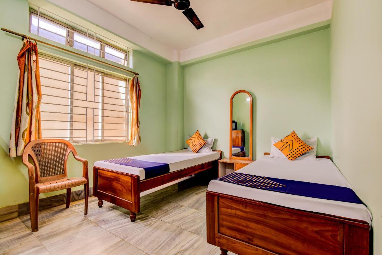 Oyo 63538 Hotel Lotus 1 Khanapara Rom bilde