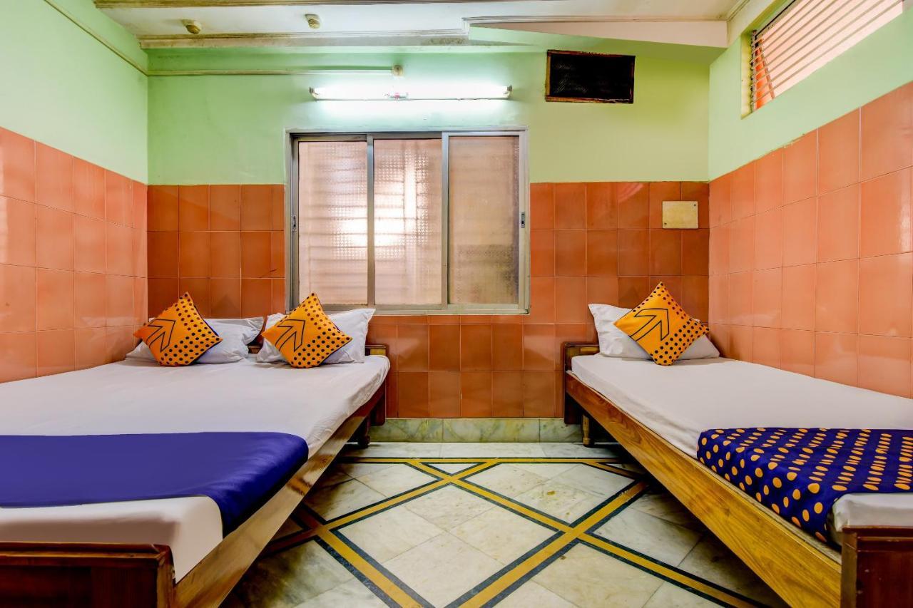 Oyo 63538 Hotel Lotus 1 Khanapara Rom bilde