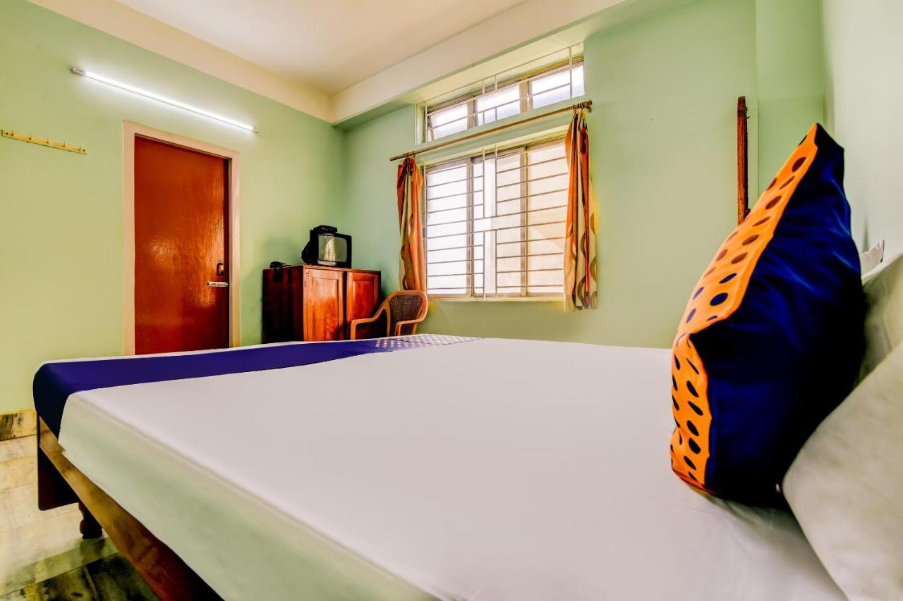 Oyo 63538 Hotel Lotus 1 Khanapara Rom bilde