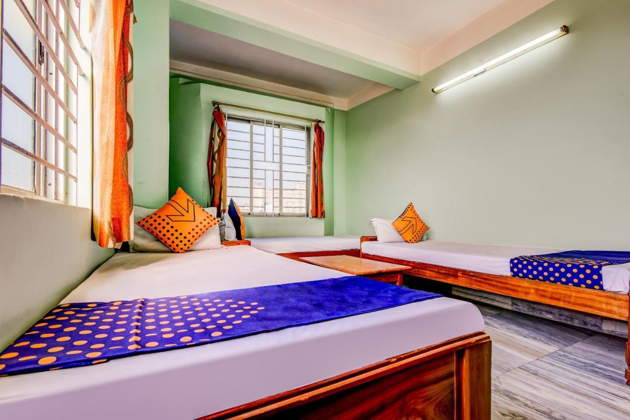 Oyo 63538 Hotel Lotus 1 Khanapara Eksteriør bilde