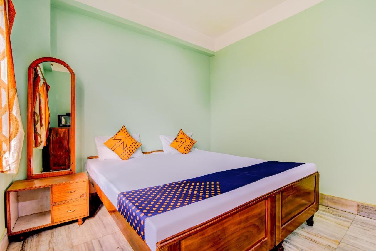 Oyo 63538 Hotel Lotus 1 Khanapara Eksteriør bilde