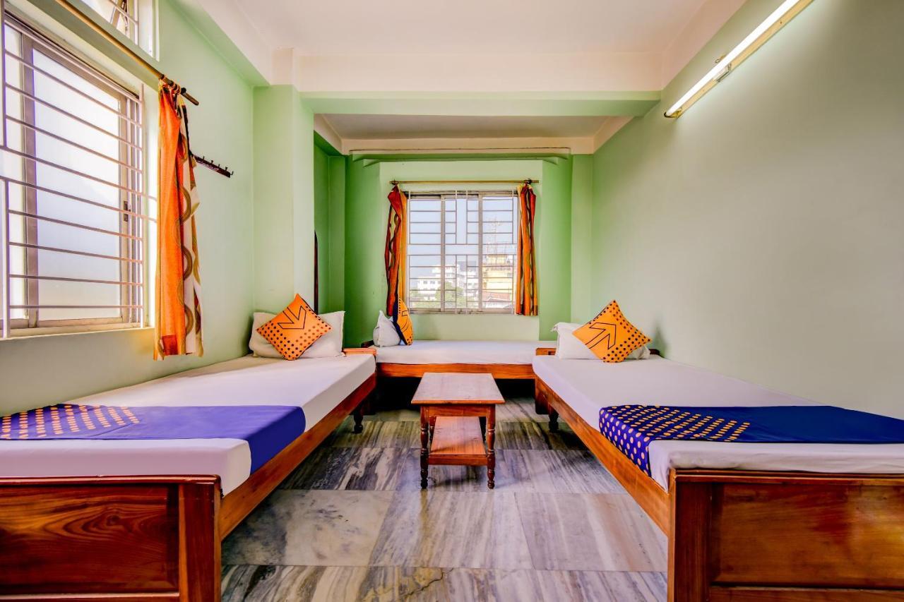 Oyo 63538 Hotel Lotus 1 Khanapara Rom bilde